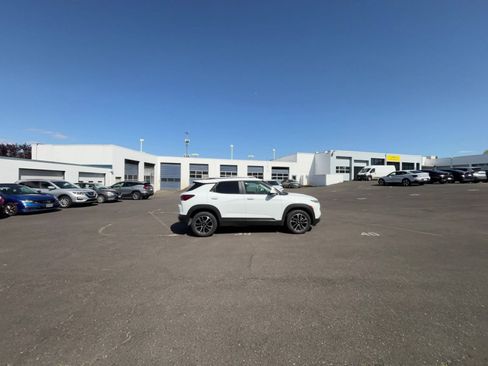 Used 2025 Chevrolet TrailBlazer LT FWD image 14