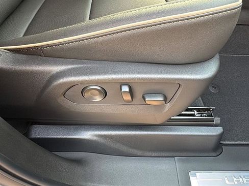 New 2025 Chevrolet Suburban Premier w/ Sun And Tow Package image 10