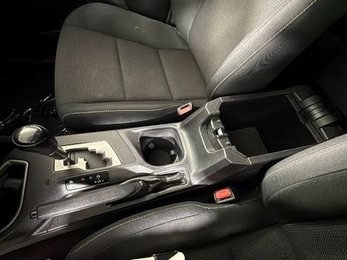 Used 2016 Toyota RAV4 XLE AWD/4WD image 25