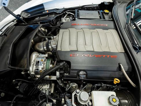Used 2018 Chevrolet Corvette Stingray Coupe w/ 1LT RWD image 14