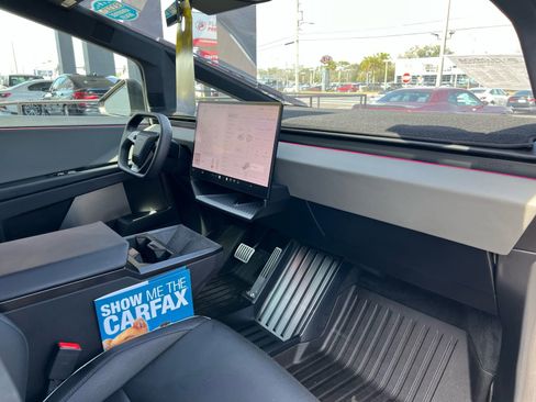 Used 2024 Tesla Cybertruck AWD Crew Cab image 55