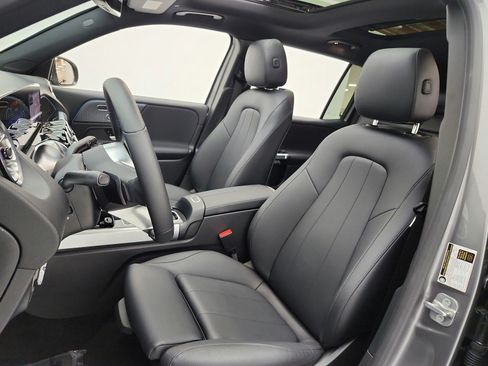 Used 2024 Mercedes-Benz EQB 300 4MATIC image 10