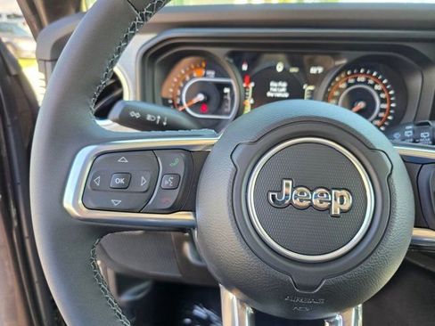 New 2025 Jeep Wrangler Unlimited Sahara w/ Technology Group AWD/4WD image 18