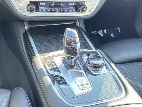 Used 2018 BMW 750i 750i FWD image 13
