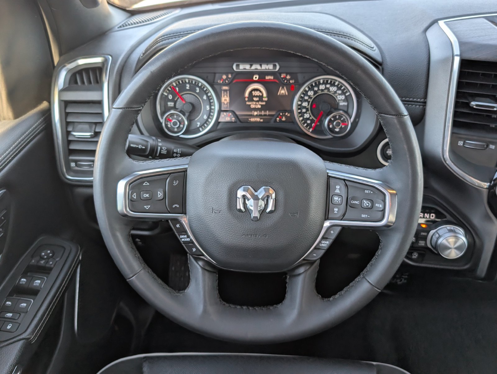 Used 2025 RAM 1500 Laramie AWD/4WD image 17