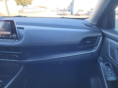 Used 2024 Nissan Rogue S image 20