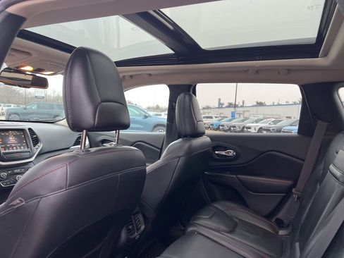 Used 2016 Jeep Cherokee Trailhawk w/ Comfort/Convenience Group image 24