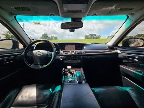 Used 2015 Lexus LS 460 w/ Comfort Package RWD image 12