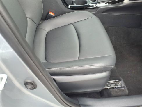 Used 2025 Toyota Corolla Cross XLE w/ Convenience Package AWD/4WD image 17