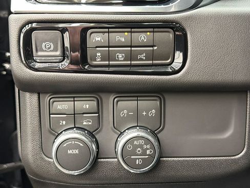 Used 2026 GMC Yukon Denali w/ Sun & Power Step Package image 27