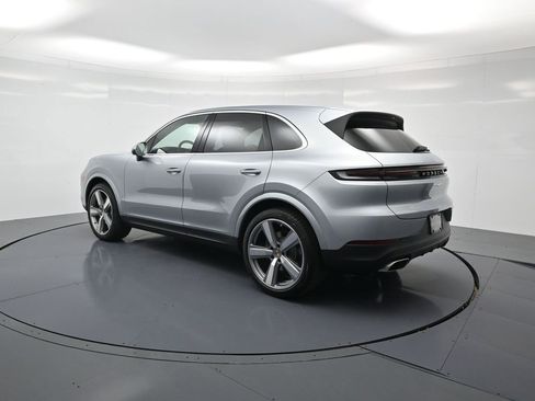 Used 2025 Porsche Cayenne image 3