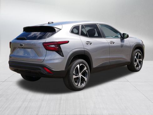 New 2026 Chevrolet Trax RS w/ Sunroof Package FWD image 5