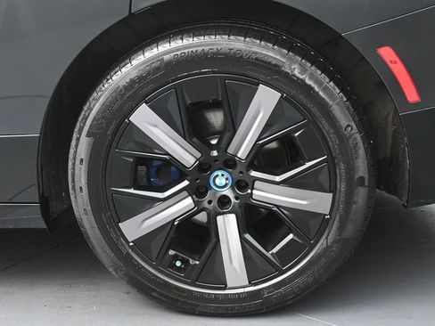 Used 2024 BMW iX xDrive50 w/ Premium Package AWD/4WD image 32