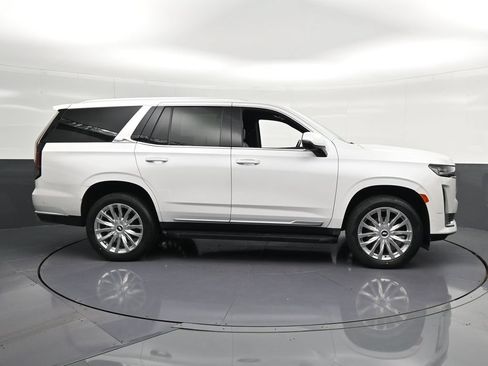 Used 2023 Cadillac Escalade Premium Luxury RWD image 4