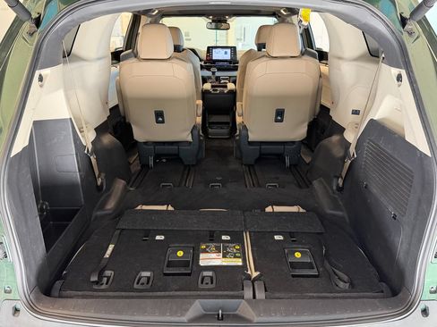 Used 2024 Toyota Sienna XLE FWD image 34
