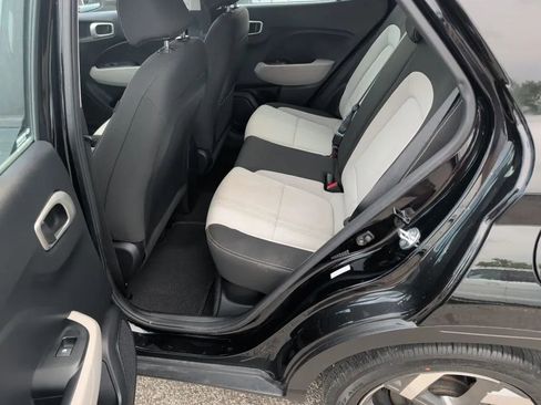 Used 2022 Hyundai Venue SEL FWD image 24