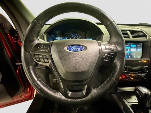 Used 2018 Ford Explorer XLT w/ Equipment Group 202A image 12