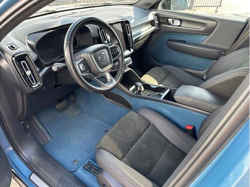 Used 2022 Volvo C40 P8 Recharge Ultimate image 2