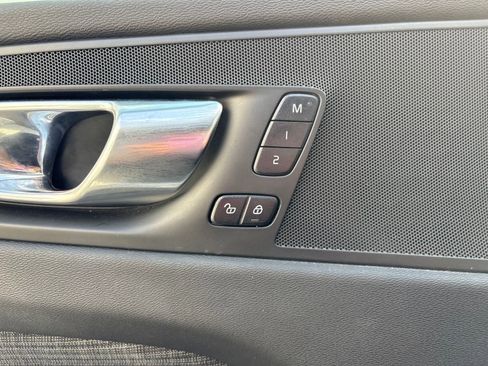 Certified 2023 Volvo XC60 B5 Core image 14