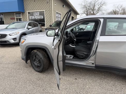 Used 2019 Jeep Compass Sport w/ Tech Group image 16