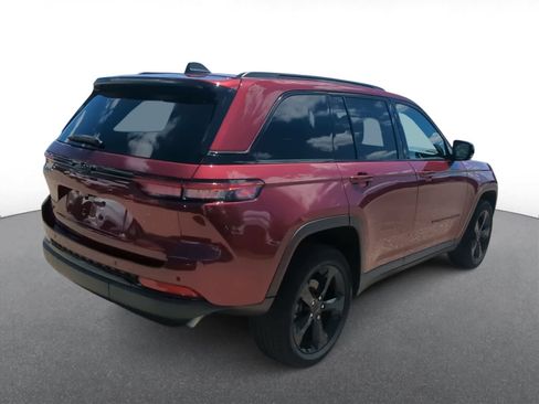 Used 2023 Jeep Grand Cherokee Altitude AWD/4WD image 8