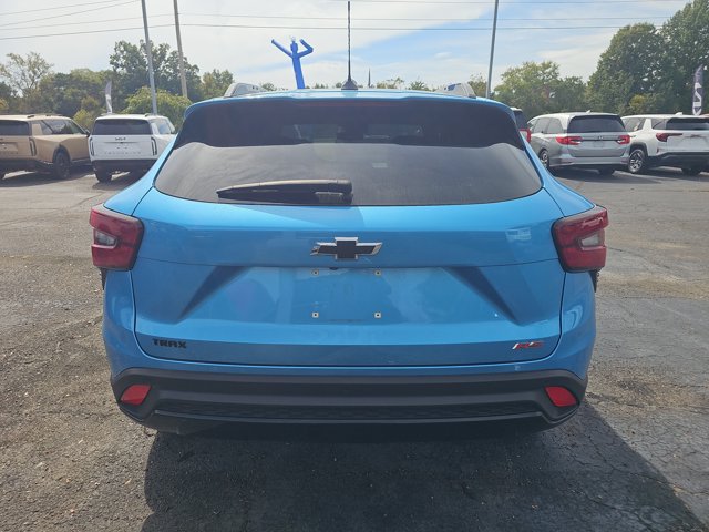 Used 2025 Chevrolet Trax RS w/ Sunroof Package FWD image 9