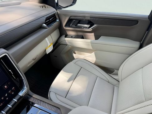 New 2026 GMC Yukon XL Denali w/ Sun & Power Step Package AWD/4WD image 27