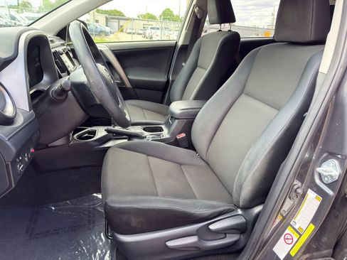 Used 2017 Toyota RAV4 LE FWD image 16