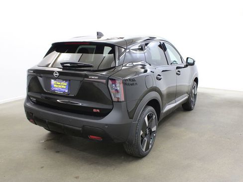 New 2026 Nissan Kicks SR FWD image 5