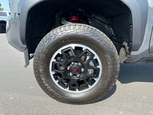 Used 2025 Toyota Tacoma TRD Off-Road w/ TRD Off Road Upgrade Package AWD/4WD image 11