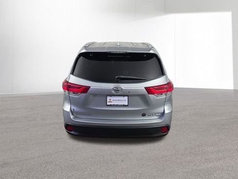Used 2019 Toyota Highlander XLE AWD/4WD image 40
