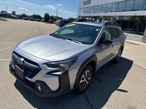 Used 2025 Subaru Outback Premium AWD/4WD image 5