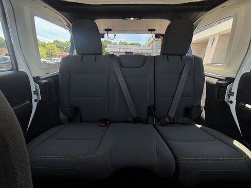 Used 2025 Jeep Wrangler Unlimited Sahara AWD/4WD image 38