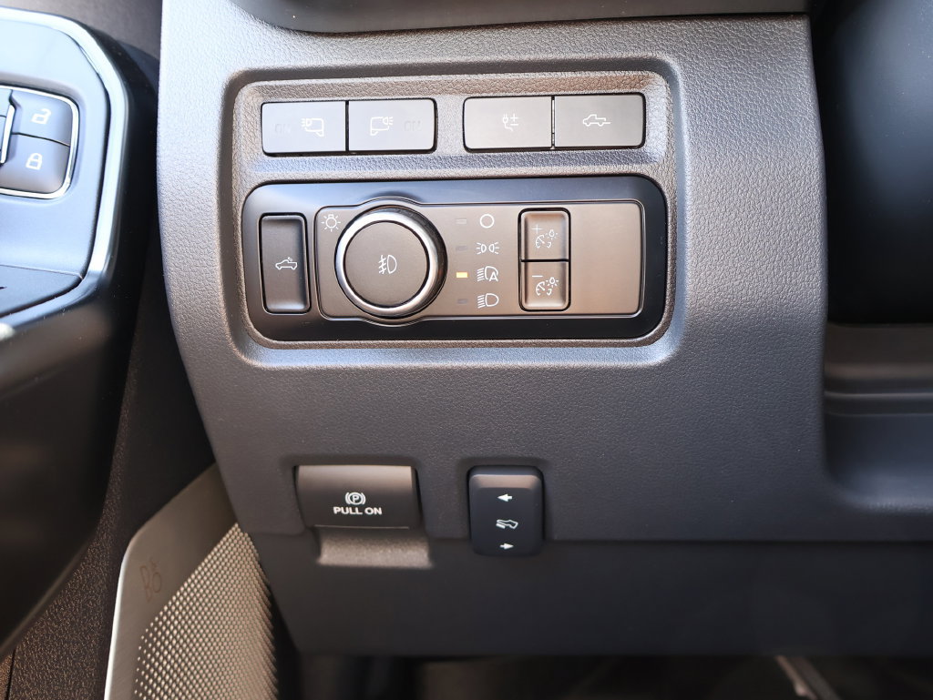 Certified 2024 Ford F250 Platinum AWD/4WD image 31