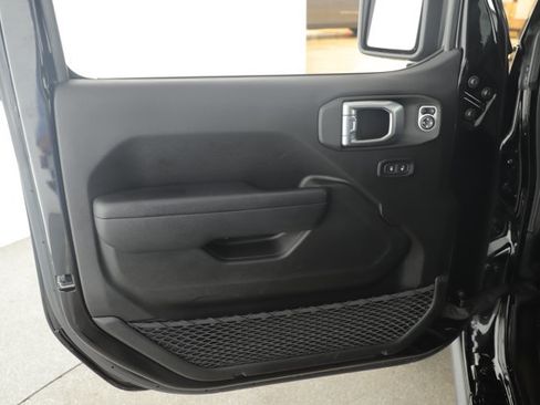 Used 2023 Jeep Gladiator Rubicon w/ Trailer Tow Package image 7