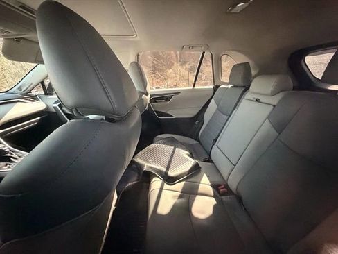 Used 2021 Toyota RAV4 XLE Premium image 22