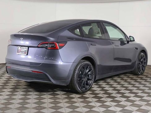 Used 2023 Tesla Model Y 2WD image 11