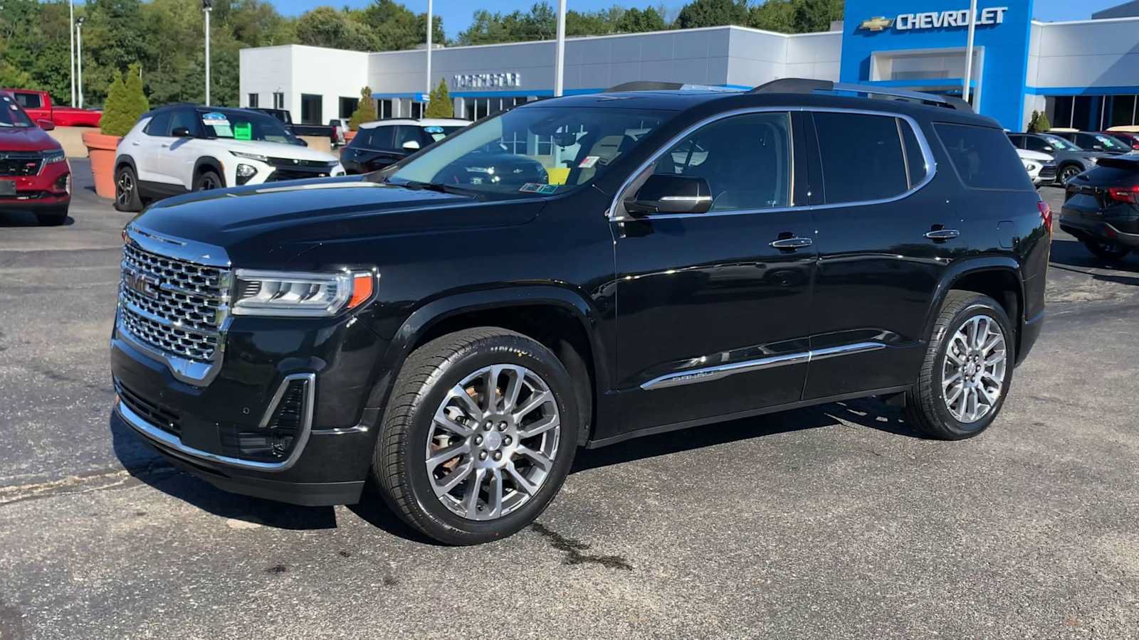 Certified 2023 GMC Acadia Denali w/ Denali Ultimate Package AWD/4WD image 4