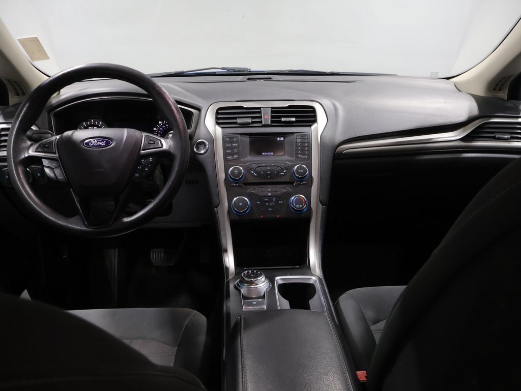 Used 2017 Ford Fusion SE FWD image 15