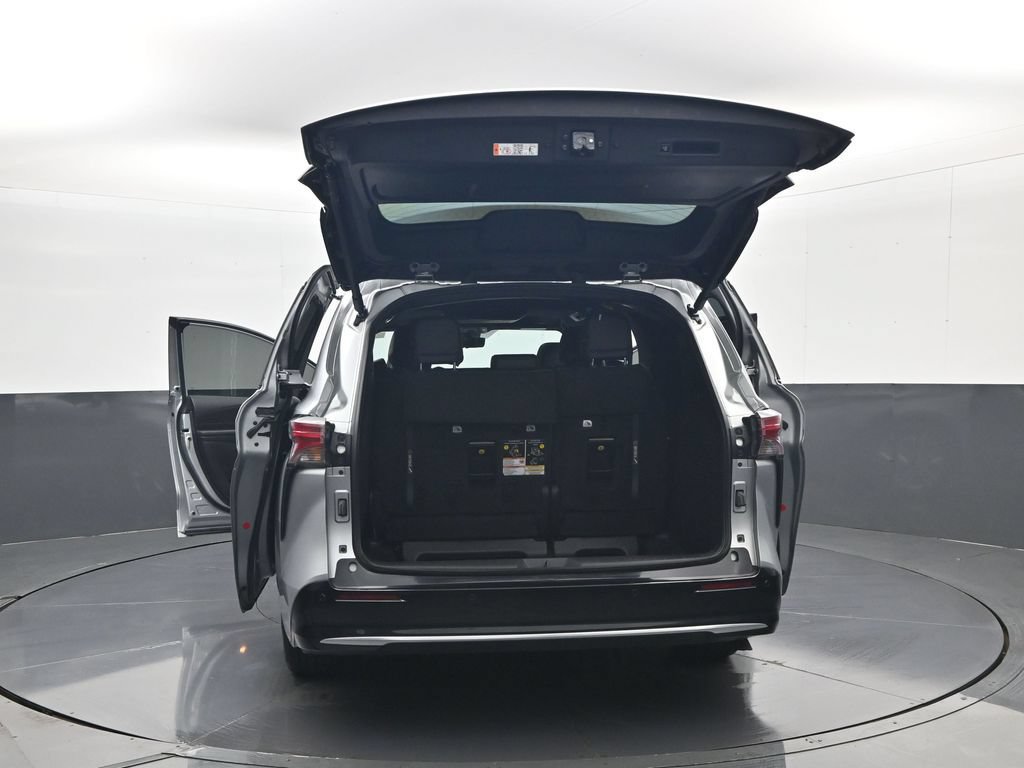 Used 2025 Toyota Sienna Limited AWD/4WD image 34