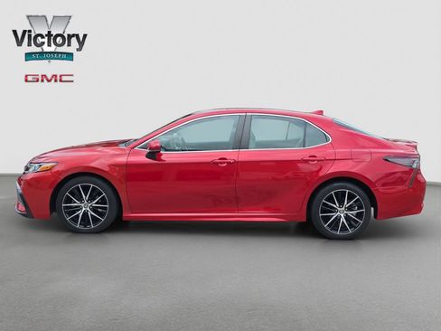 Used 2021 Toyota Camry SE FWD image 6