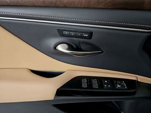 Used 2024 Lexus ES 350 w/ Premium Package image 14