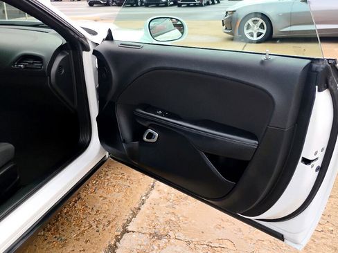 Used 2022 Dodge Challenger SXT image 17