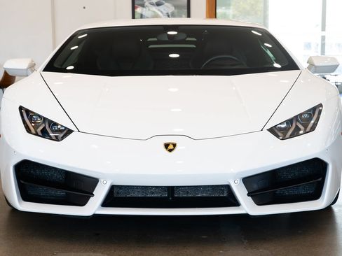 Used 2017 Lamborghini Huracan LP 580-2 RWD image 2