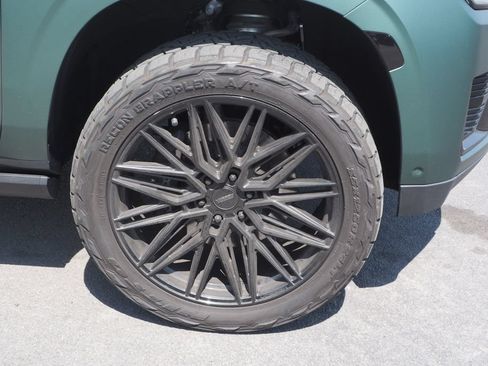 Used 2024 GMC Yukon XL Denali Ultimate AWD/4WD image 10