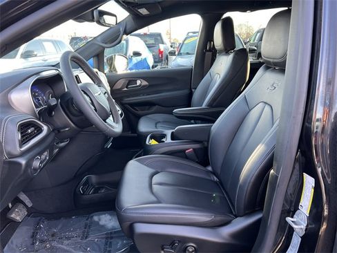 Certified 2026 Chrysler Pacifica Select w/ S Appearance Package image 3