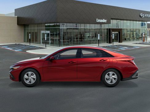 New 2026 Hyundai Elantra SE image 3