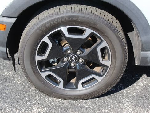 Used 2021 Ford Bronco Sport Outer Banks w/ Outer Banks Package AWD/4WD image 2