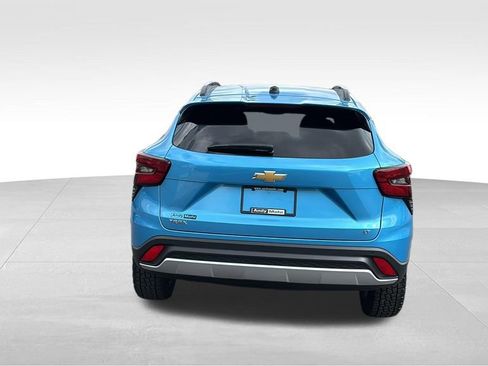 Used 2025 Chevrolet Trax LT w/ Sunroof Package image 6