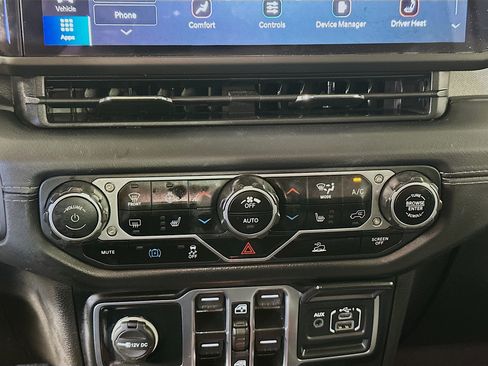 Used 2024 Jeep Wrangler Unlimited Sahara AWD/4WD image 22